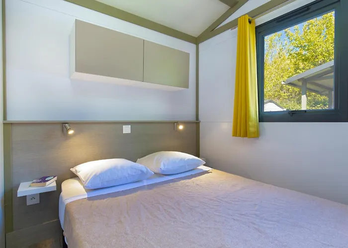 אתר קמפינג La Pinede Gréoux-les-Bains