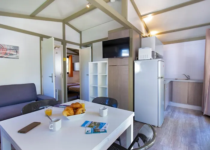 La Pinede אתר קמפינג 4*