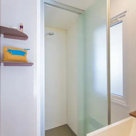 Paradis La Pinede 캠프장 그뢰오레방