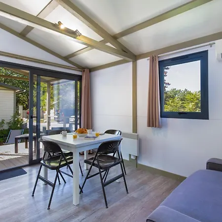 Paradis La Pinede 그뢰오레방